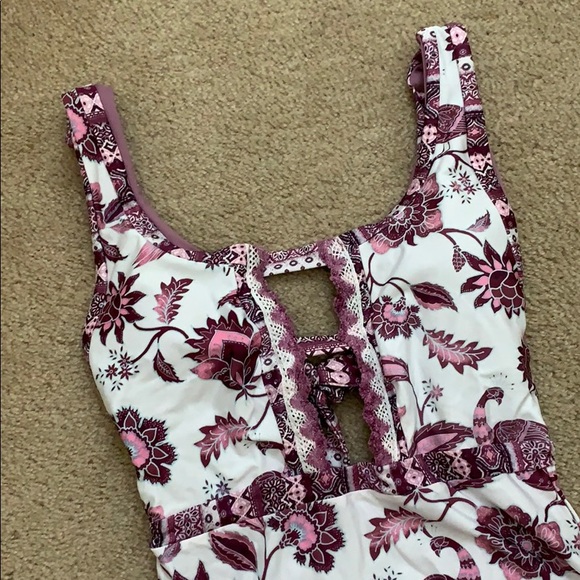 New Becca Tahiti Plunge Cut Out Swimsuit - Picture 4 of 7